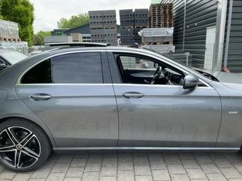 Mercedes-Benz E 400 D * AMG ПАКЕТ * AVANTGARDE * HEAD UP * 69К КМ * , снимка 4 - Автомобили и джипове - 55173115