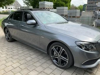 Mercedes-Benz E 400 D * AMG ПАКЕТ * AVANTGARDE * HEAD UP * 69К КМ * , снимка 3 - Автомобили и джипове - 55173115