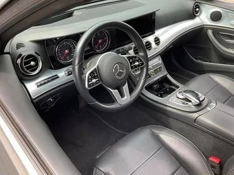 Mercedes-Benz E 400 D * AMG ПАКЕТ * AVANTGARDE * HEAD UP * 69К КМ * , снимка 9 - Автомобили и джипове - 55173115