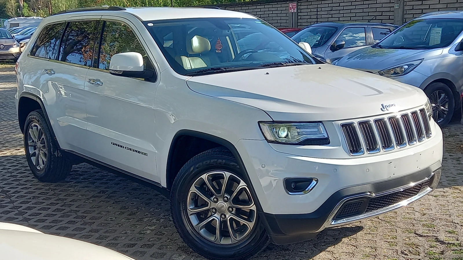 Jeep Grand cherokee 4Х4 FULL ИЗКЛЮЧИТЕЛНО СЕРВИЗ КНИЖК УНИКАТ ОБСЛУЖЕН - изображение 3