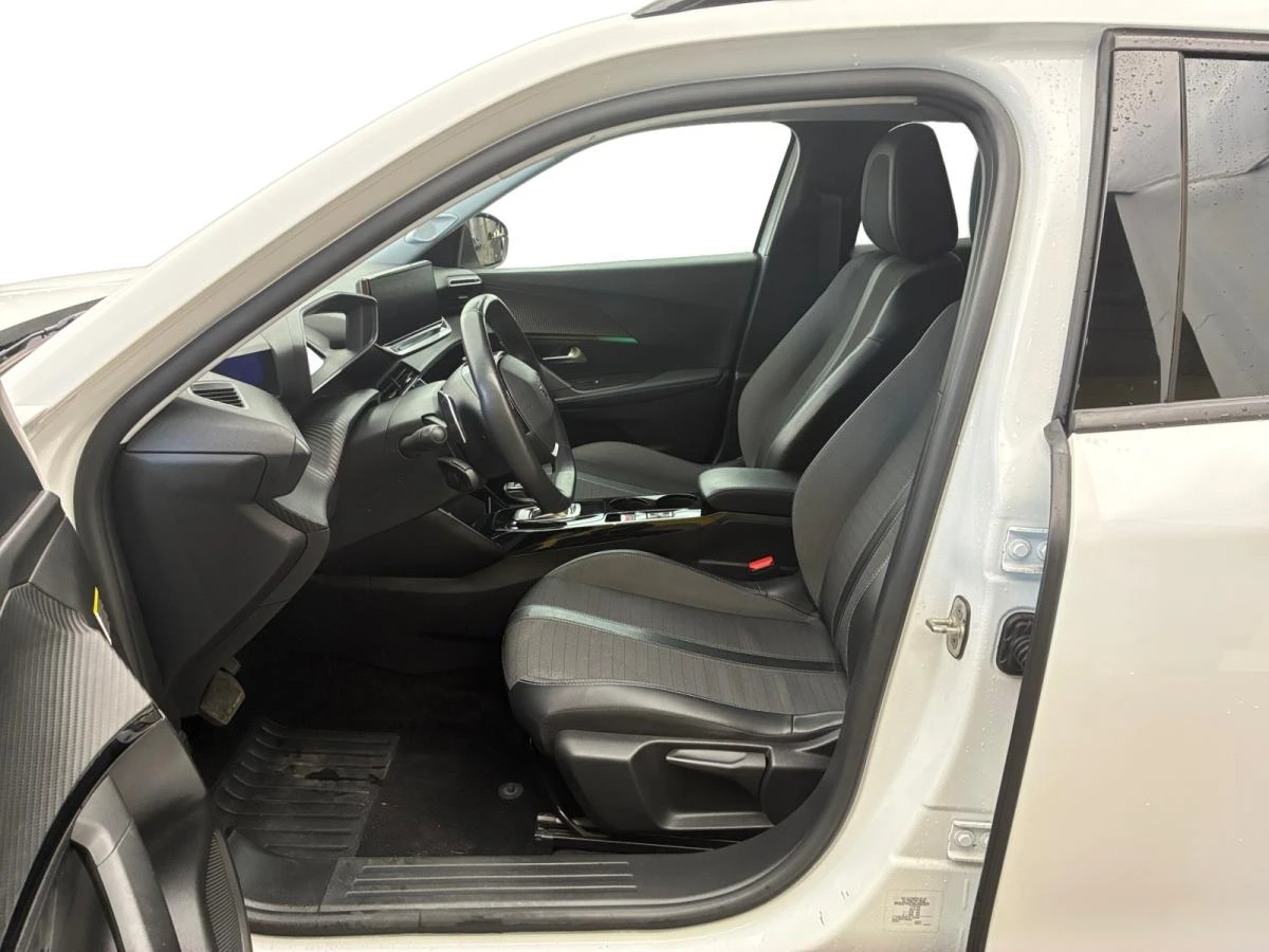 Peugeot 2008 1.5BLUE HDI ALLURE EAT8 131 - изображение 9