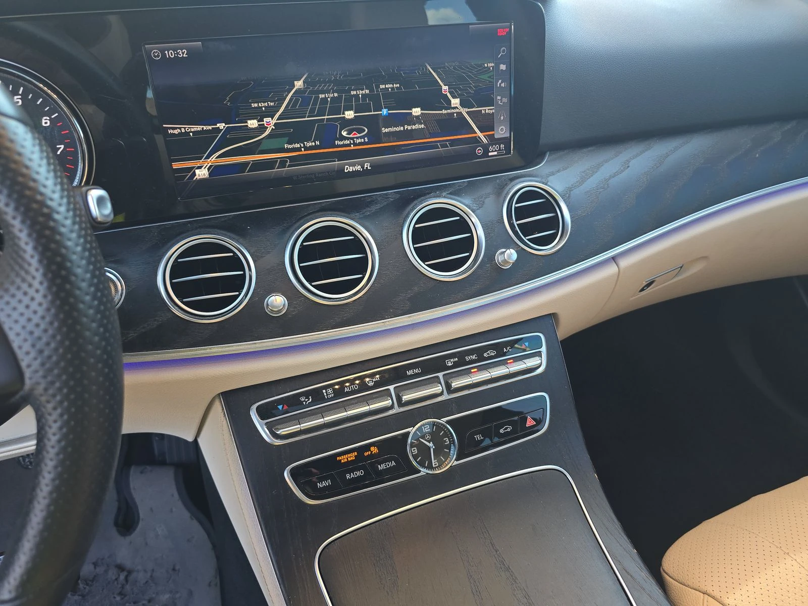 Mercedes-Benz E 300 keyless, self park, pano, Burmester*  - изображение 10