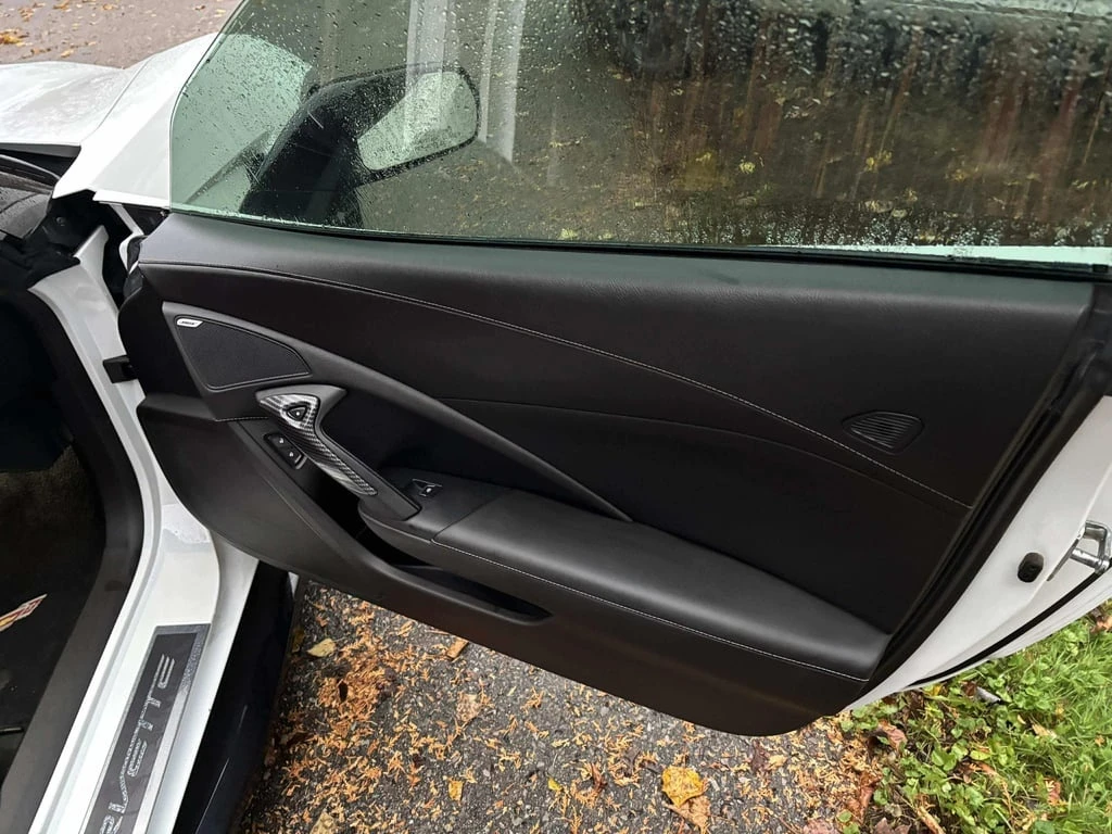 Chevrolet Corvette 1LT  CARFAX | Mobile.bg   11