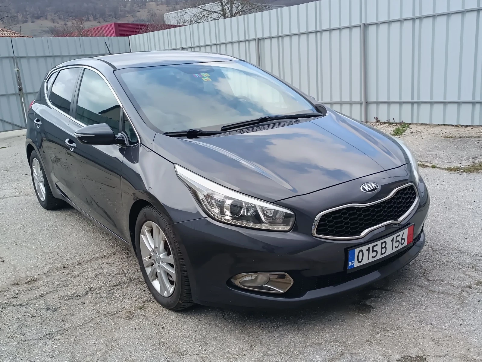 Kia Ceed 1.6GDI, снимка 4 - Автомобили и джипове - 54064360
