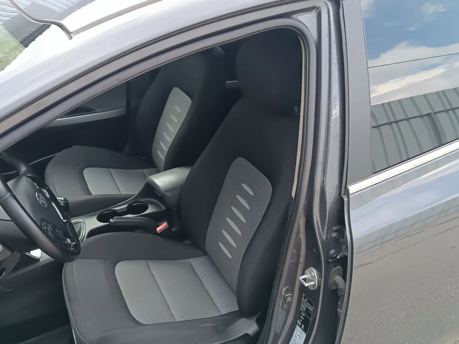 Kia Ceed 1.6GDI, снимка 10 - Автомобили и джипове - 54064360