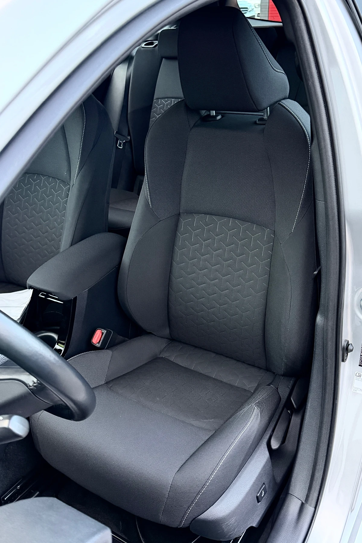 Toyota Corolla 1.8 Хибрид! В гаранция!, снимка 9 - Автомобили и джипове - 54087056