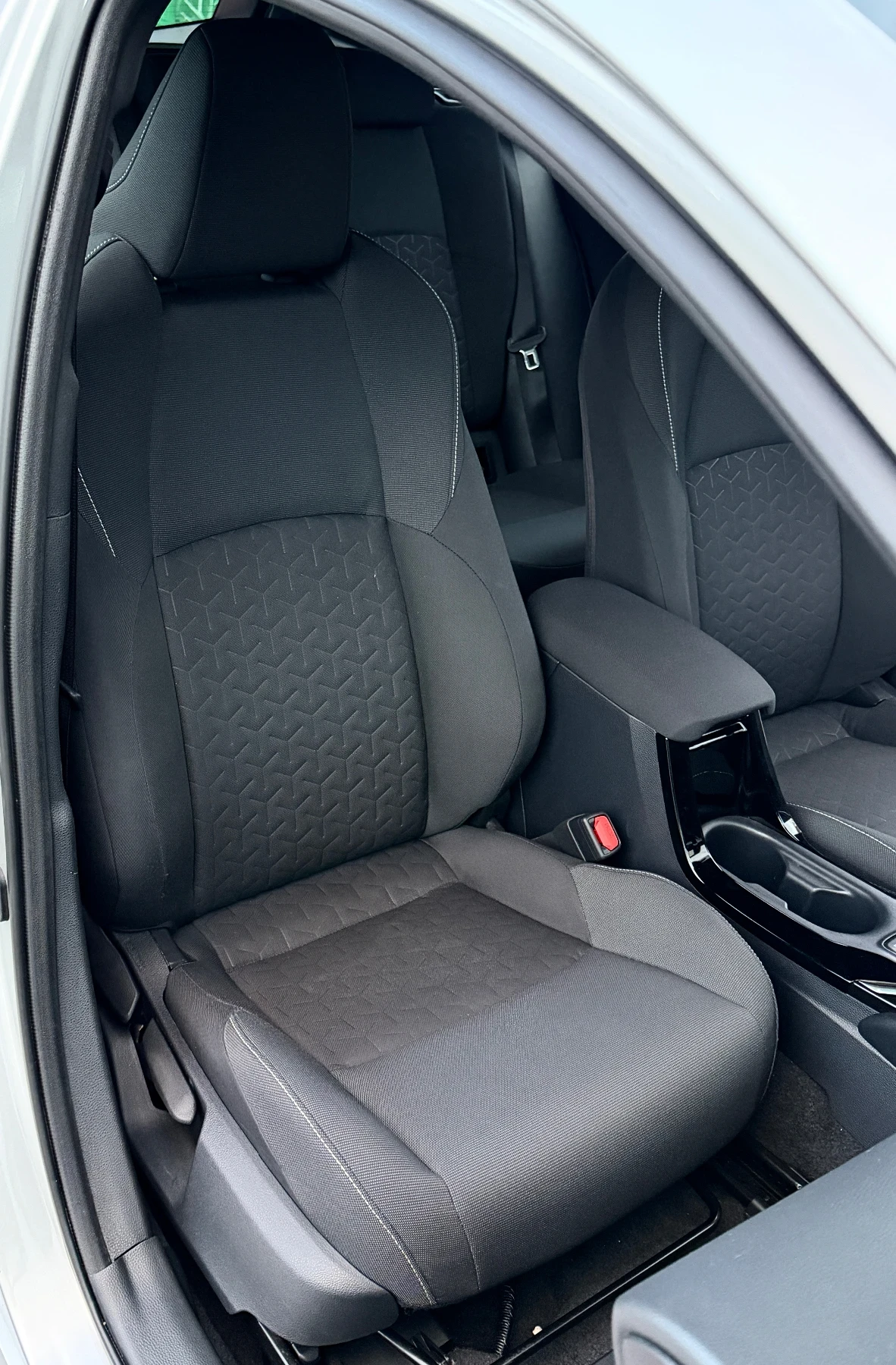 Toyota Corolla 1.8 Хибрид! В гаранция!, снимка 10 - Автомобили и джипове - 54087056