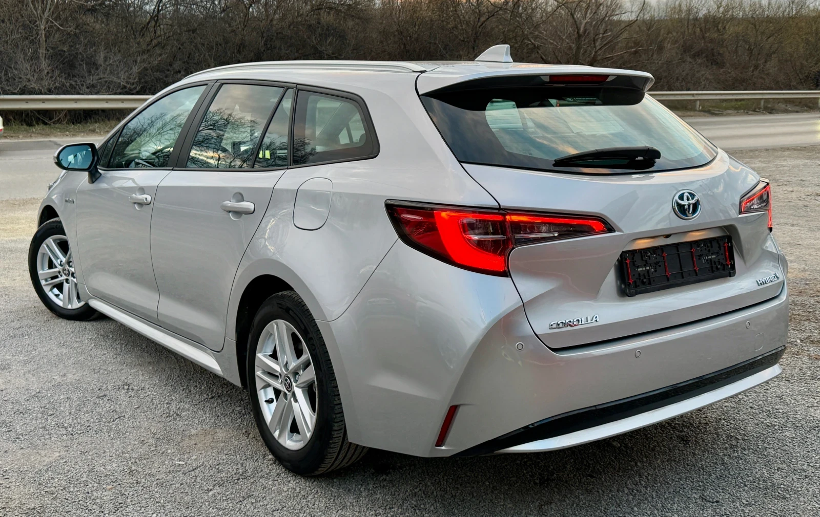 Toyota Corolla 1.8 Хибрид! В гаранция!, снимка 5 - Автомобили и джипове - 54087056