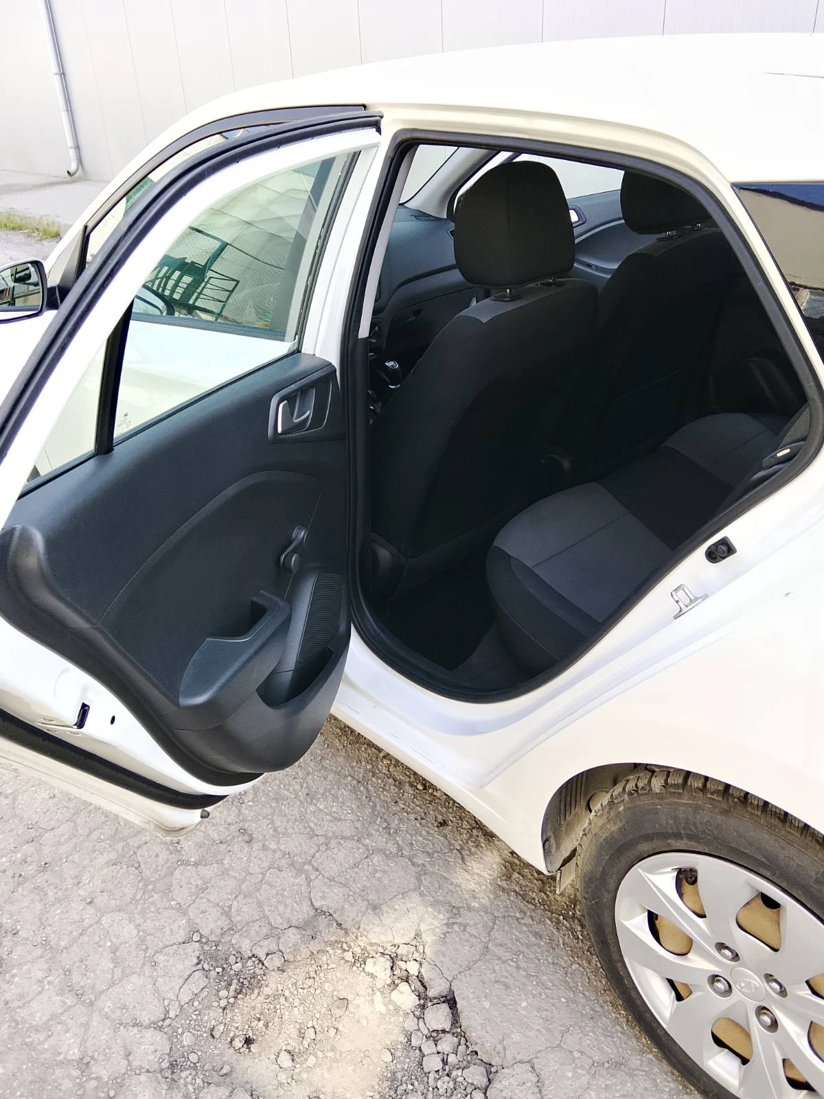 Hyundai I20, снимка 9 - Автомобили и джипове - 54214057