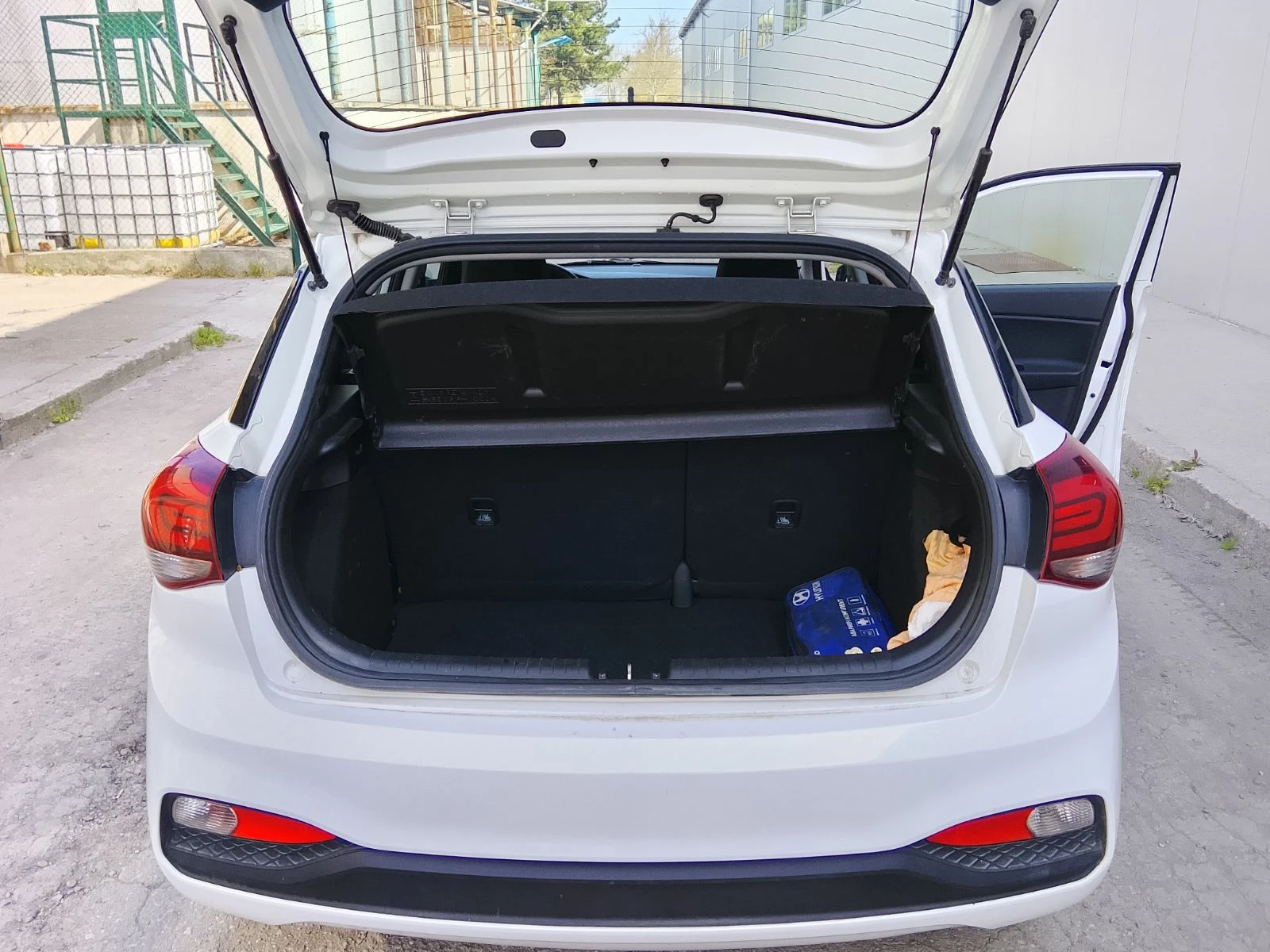 Hyundai I20, снимка 10 - Автомобили и джипове - 54214057