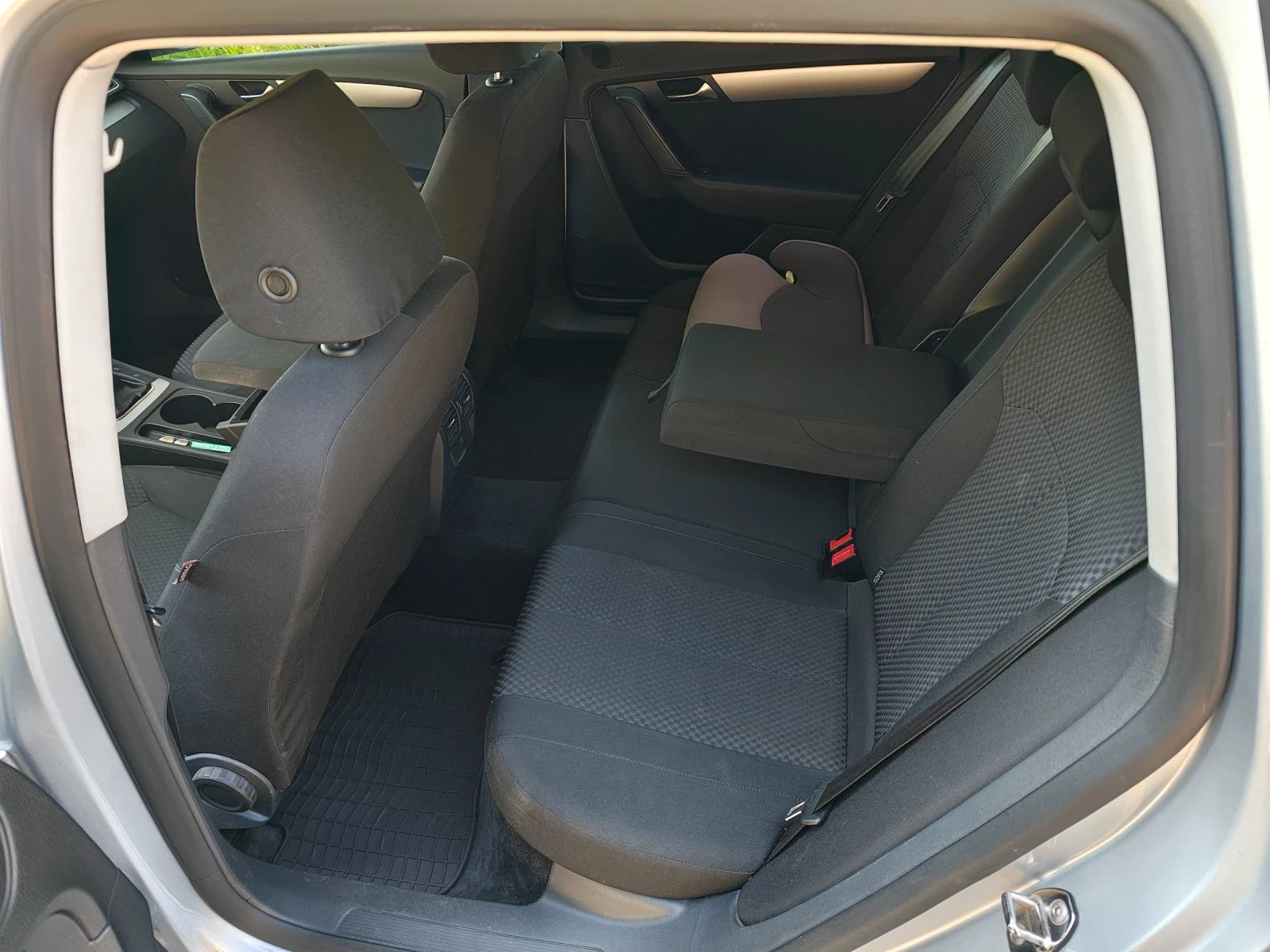 VW Passat 1, 6-105 к.с., снимка 10 - Автомобили и джипове - 54322052