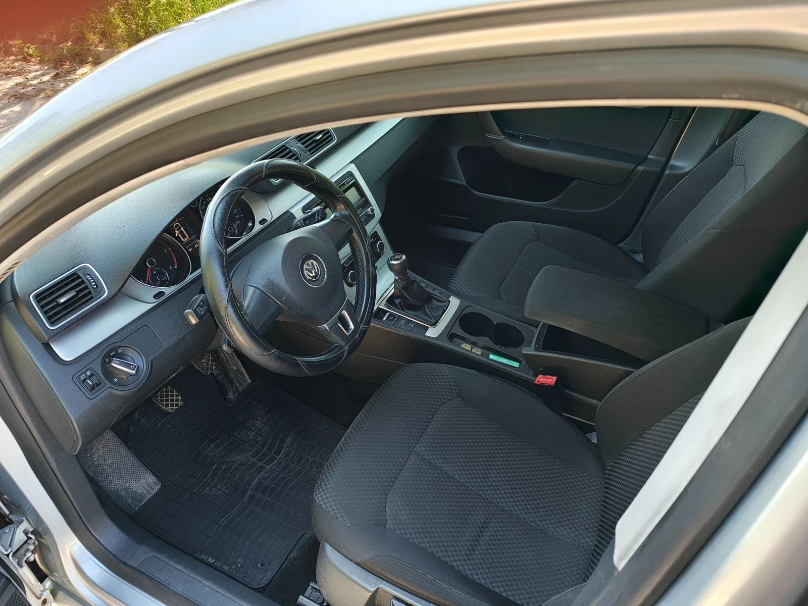 VW Passat 1, 6-105 к.с., снимка 9 - Автомобили и джипове - 54322052