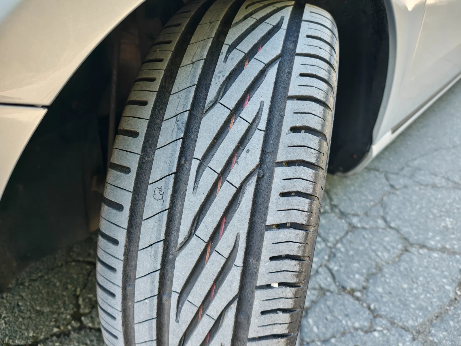 VW Passat 1, 6-105 к.с., снимка 7 - Автомобили и джипове - 54322052