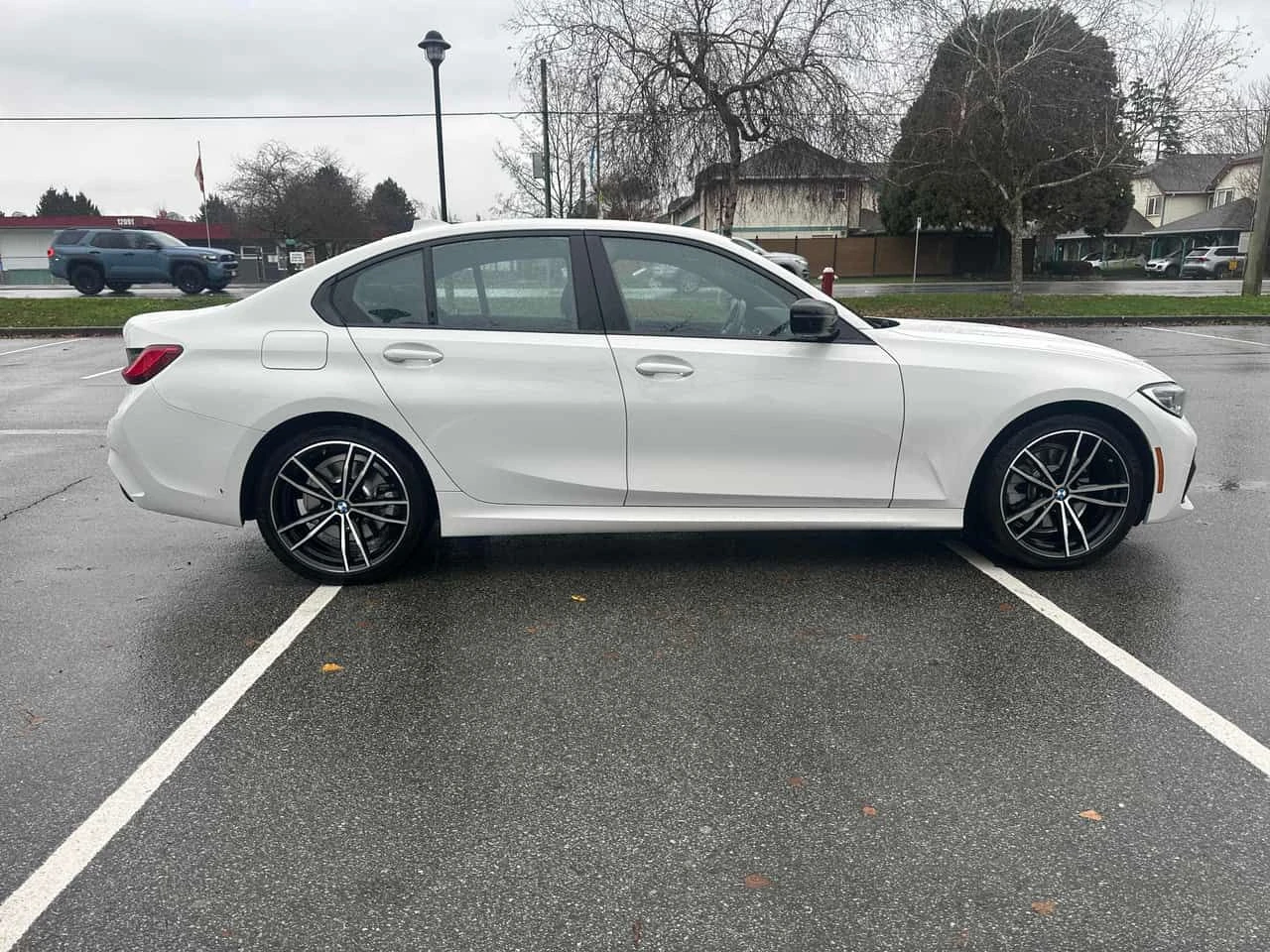 BMW 330 * 330e xDrive * ПОДГРЕВ * ПАМЕТ * CARPLAY, снимка 3 - Автомобили и джипове - 54418092