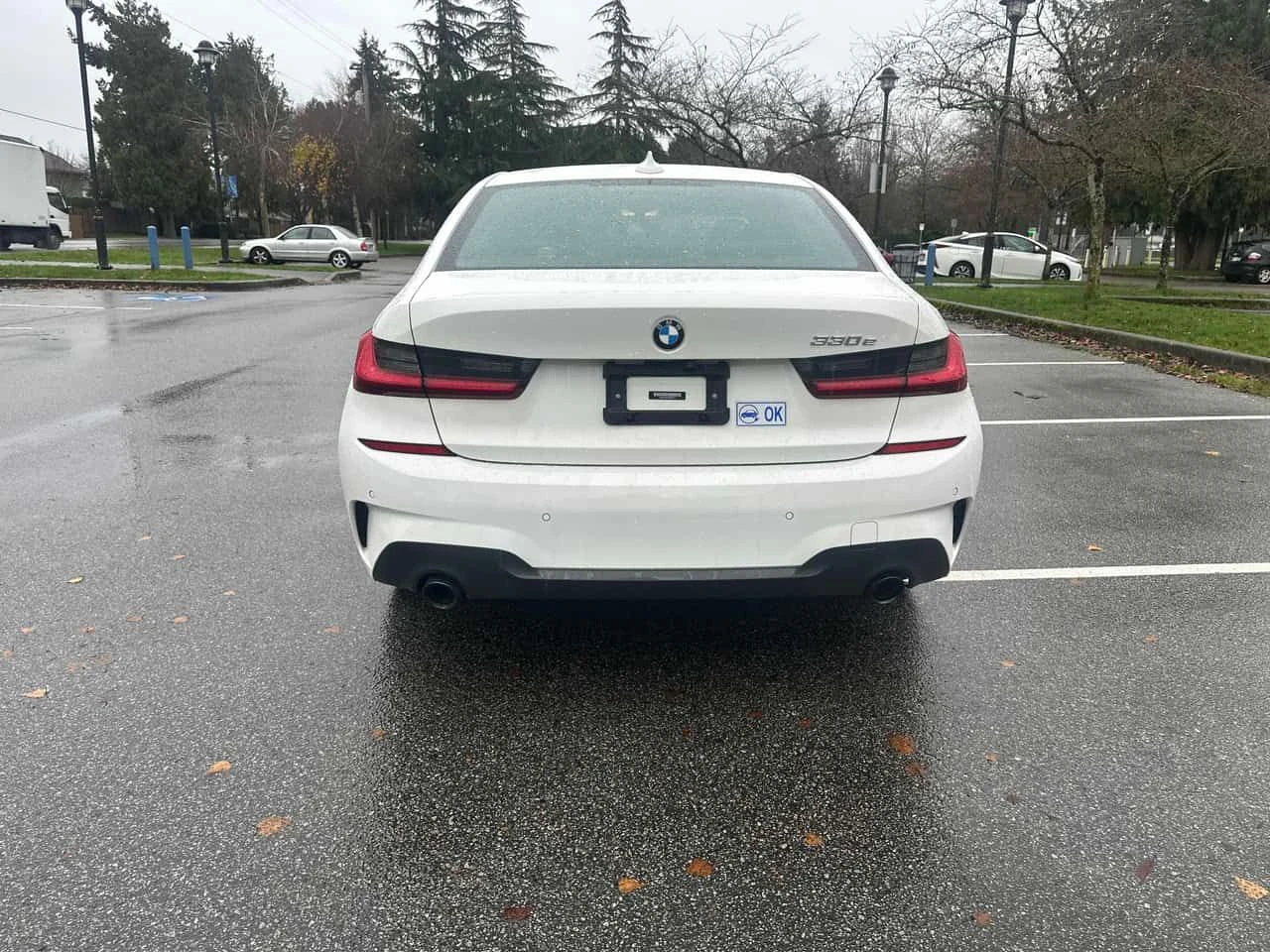 BMW 330 * 330e xDrive * ПОДГРЕВ * ПАМЕТ * CARPLAY, снимка 4 - Автомобили и джипове - 54418092