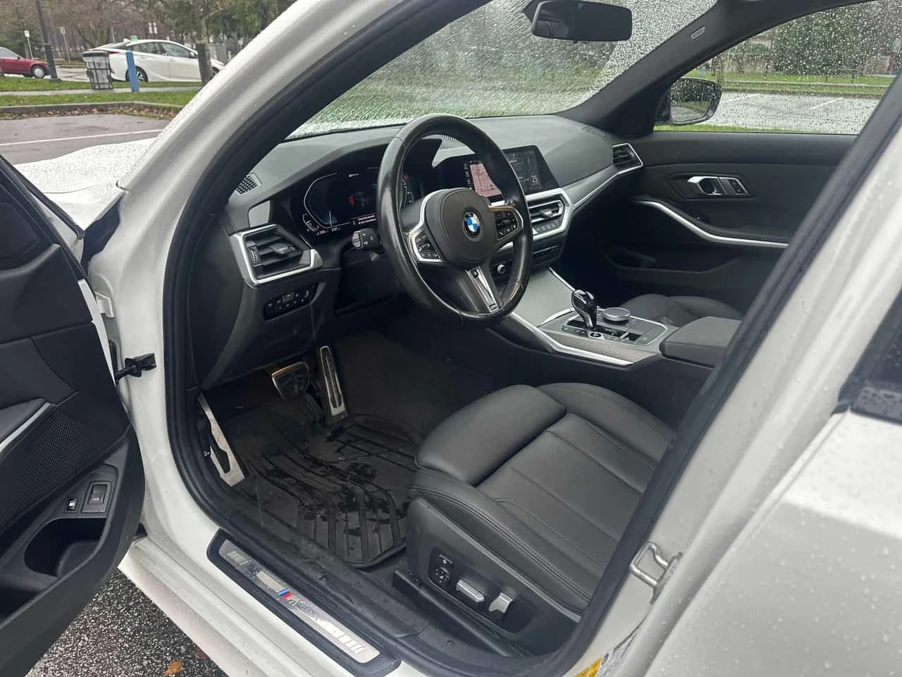 BMW 330 * 330e xDrive * ПОДГРЕВ * ПАМЕТ * CARPLAY, снимка 5 - Автомобили и джипове - 54418092