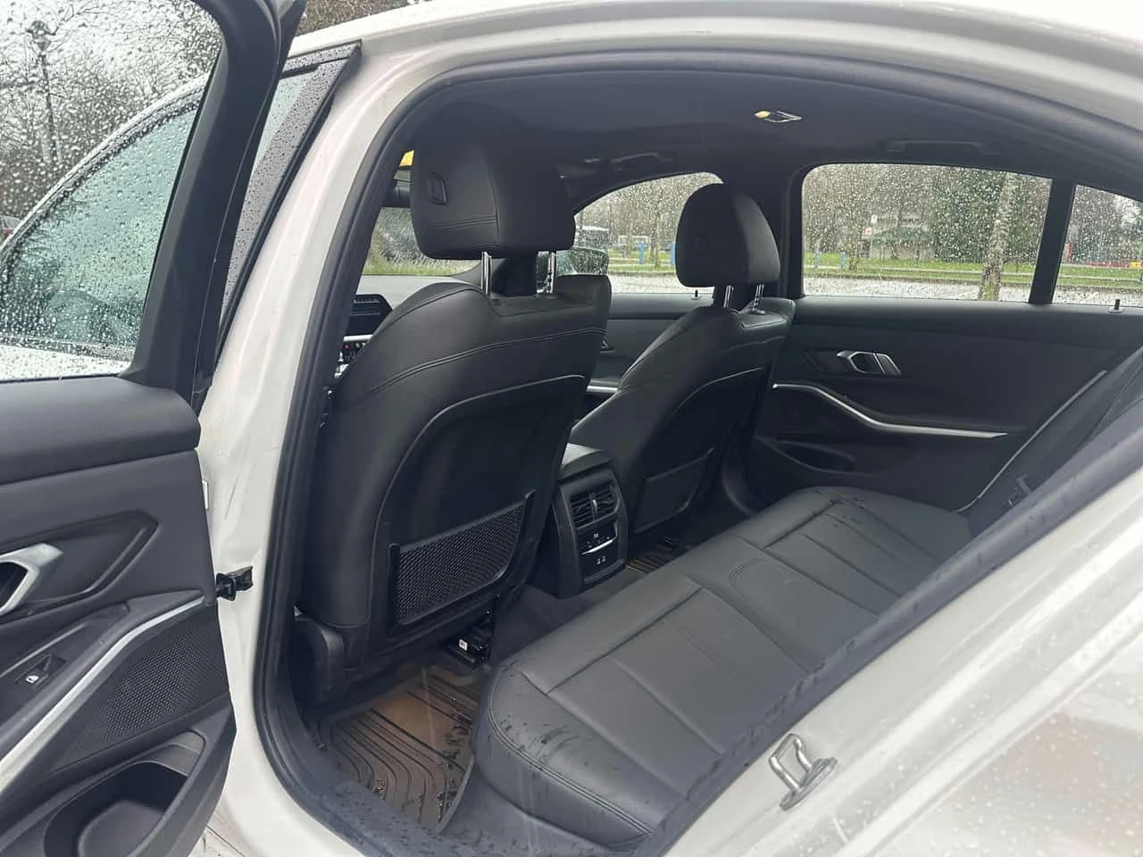 BMW 330 * 330e xDrive * ПОДГРЕВ * ПАМЕТ * CARPLAY, снимка 12 - Автомобили и джипове - 54418092