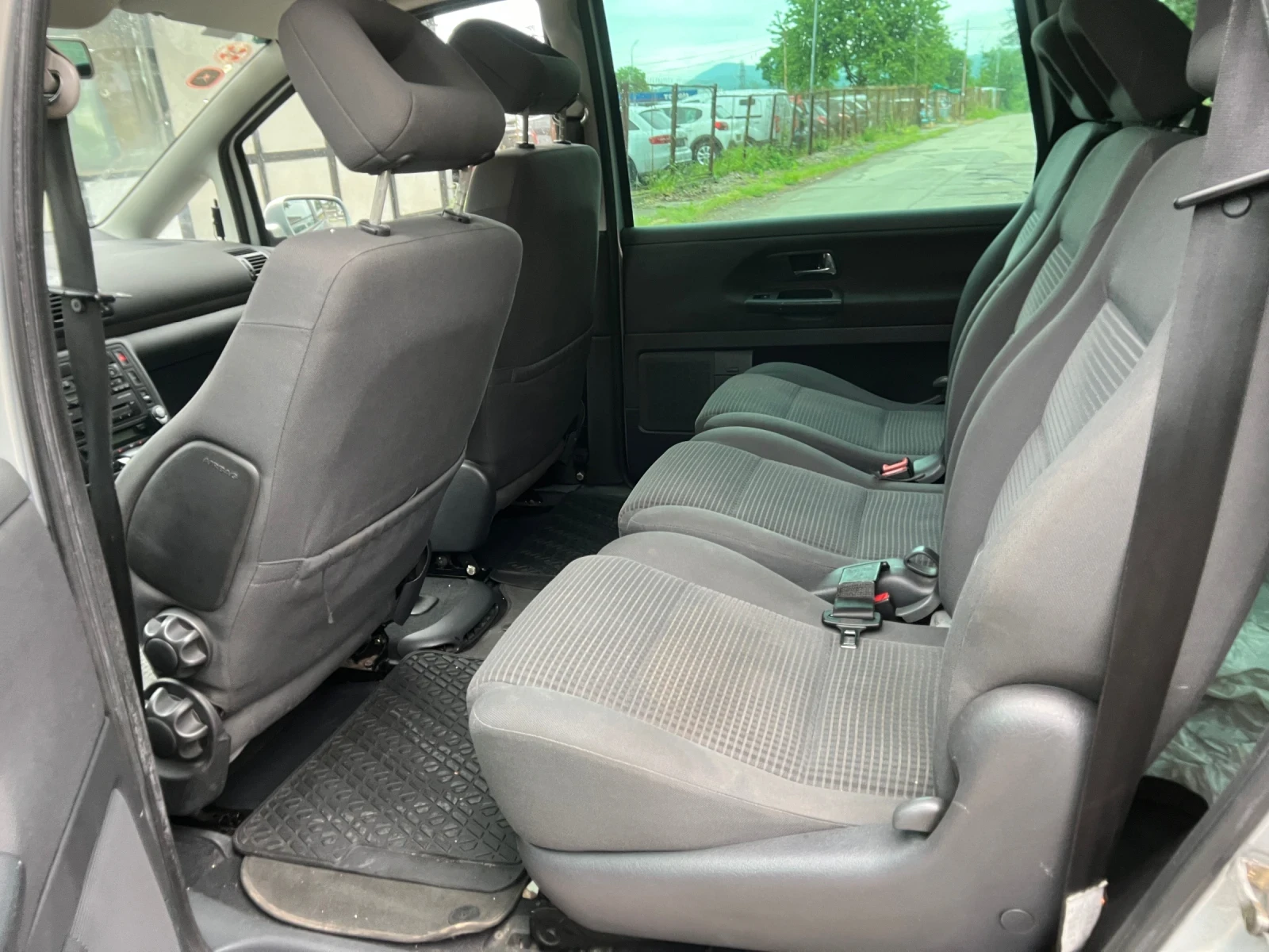 VW Sharan 1.9 TDI 116, снимка 14 - Автомобили и джипове - 54490935