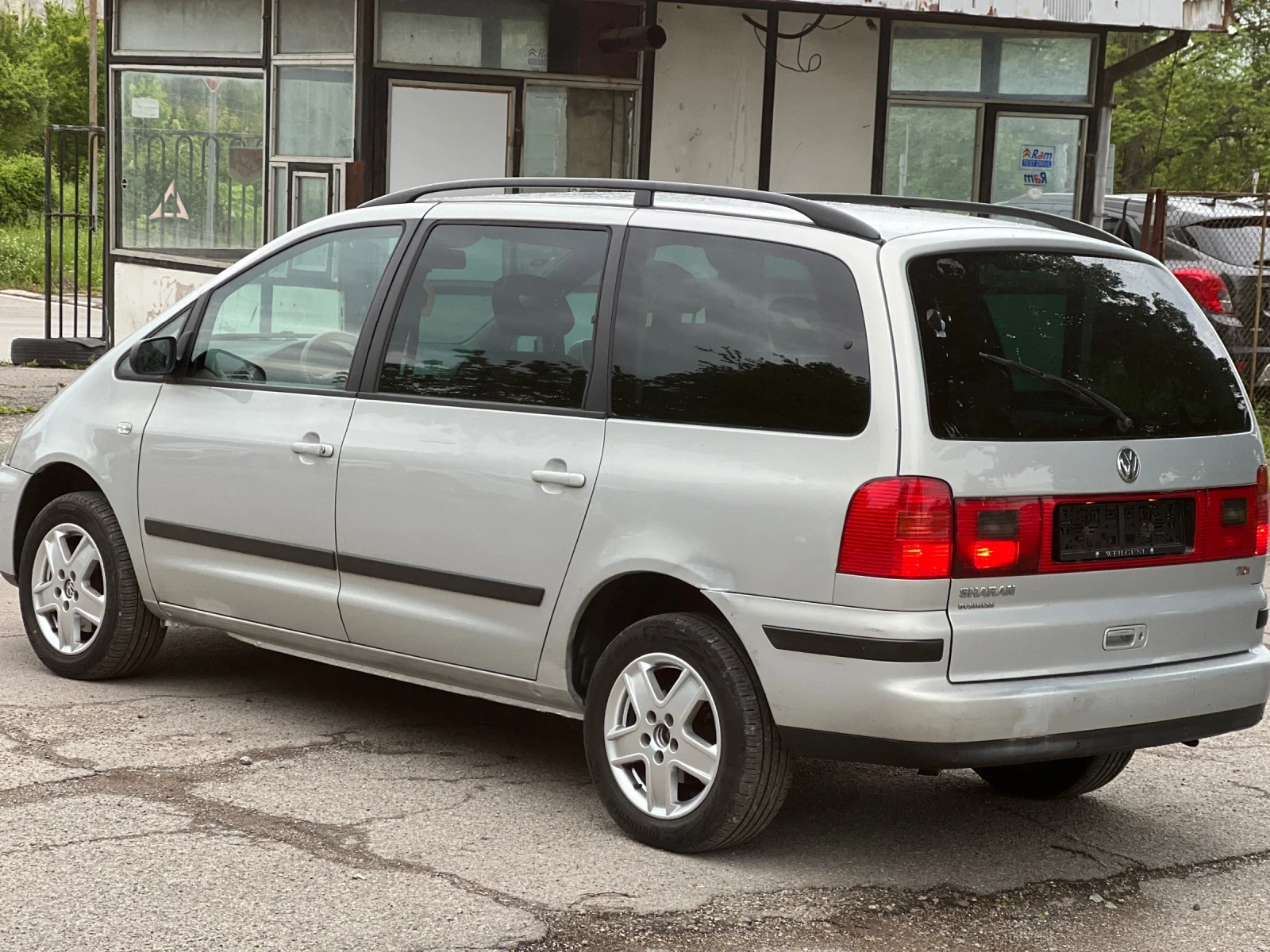 VW Sharan 1.9 TDI 116, снимка 4 - Автомобили и джипове - 54490935