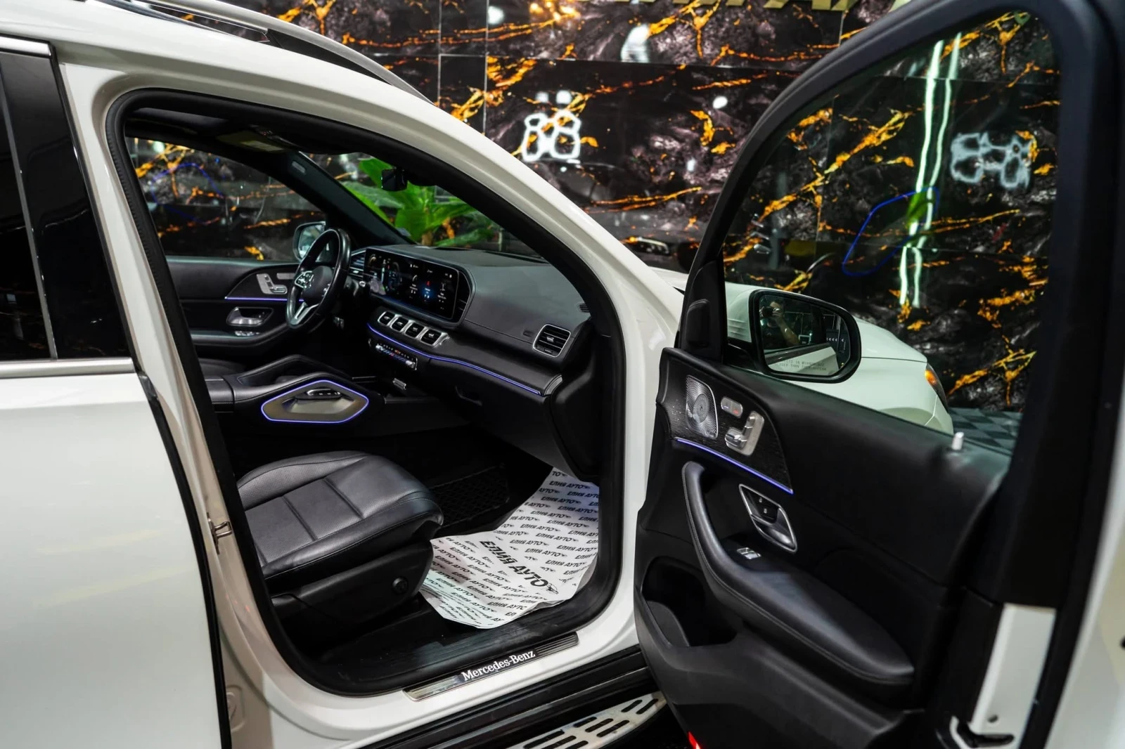 Mercedes-Benz GLS 450 I 4MATIC FULL AMG LINE LED ПАНО BURM ЛИЗИНГ 100%, снимка 13 - Автомобили и джипове - 54817857