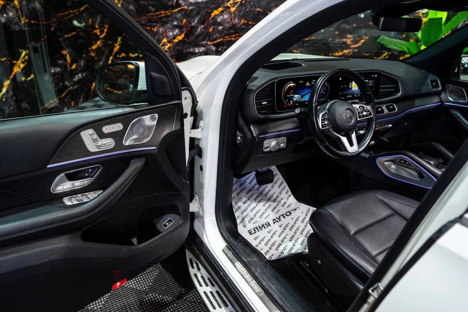 Mercedes-Benz GLS 450 I 4MATIC FULL AMG LINE LED ПАНО BURM ЛИЗИНГ 100%, снимка 11 - Автомобили и джипове - 54817857
