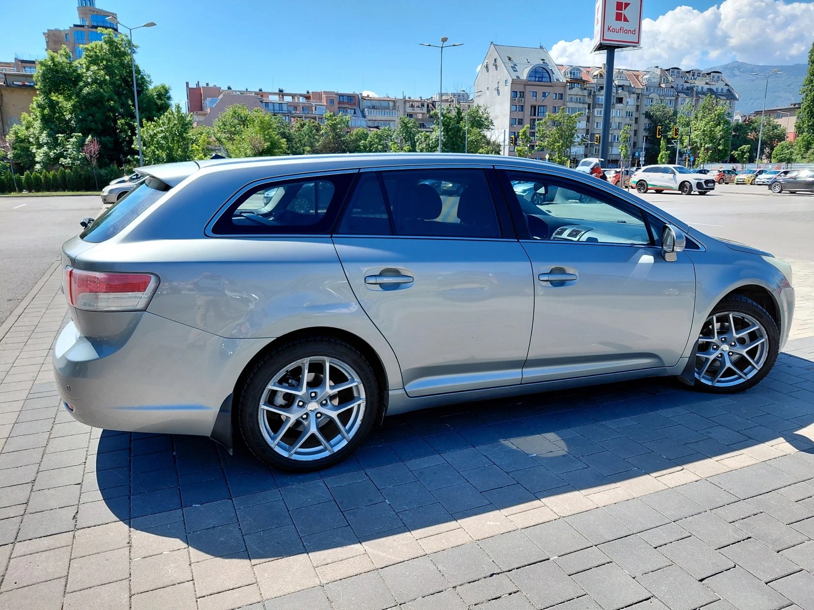 Toyota Avensis 1.8 valvematic сервизна книжка, снимка 5 - Автомобили и джипове - 55432372