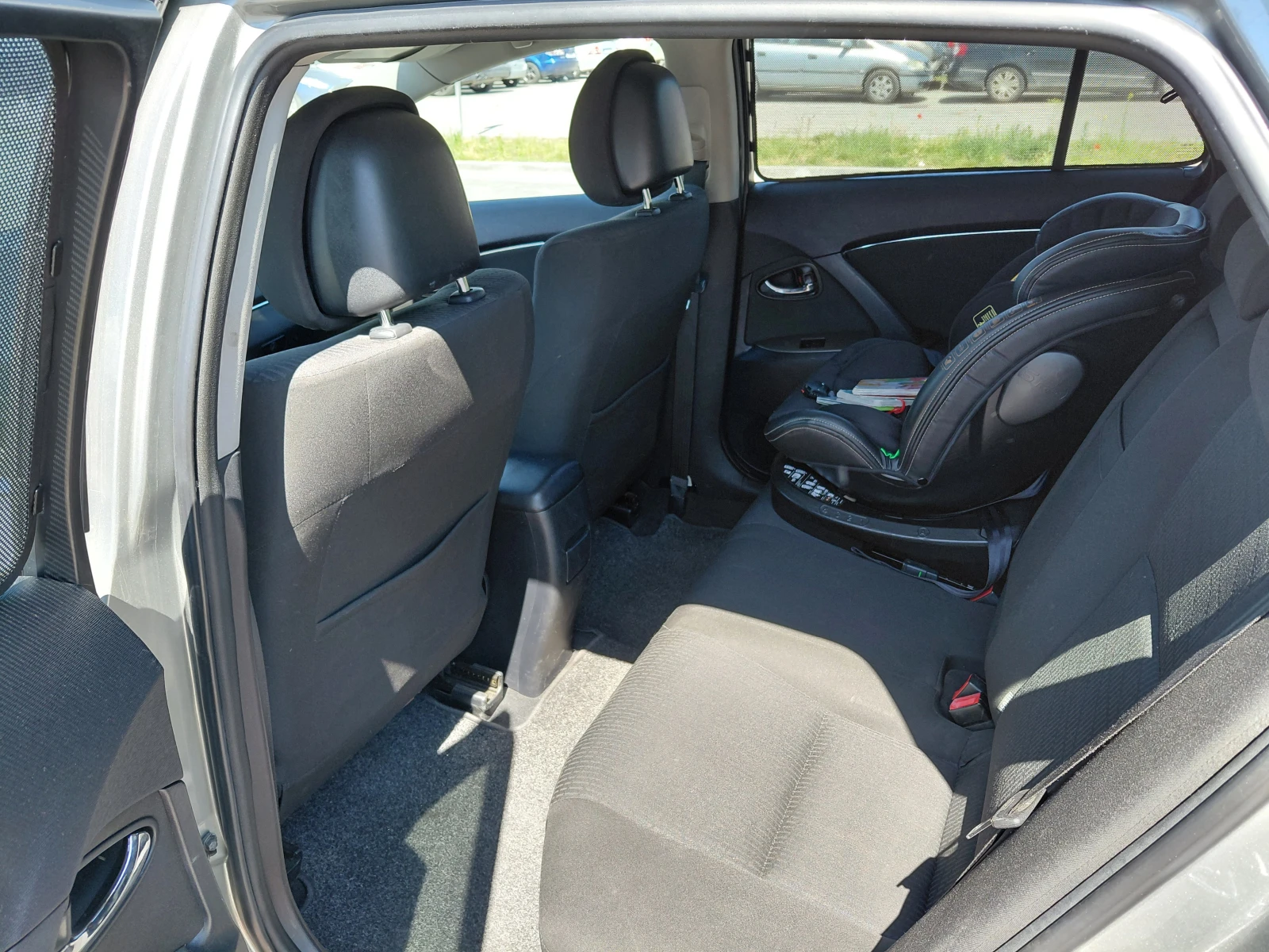 Toyota Avensis 1.8 valvematic сервизна книжка, снимка 13 - Автомобили и джипове - 55432372