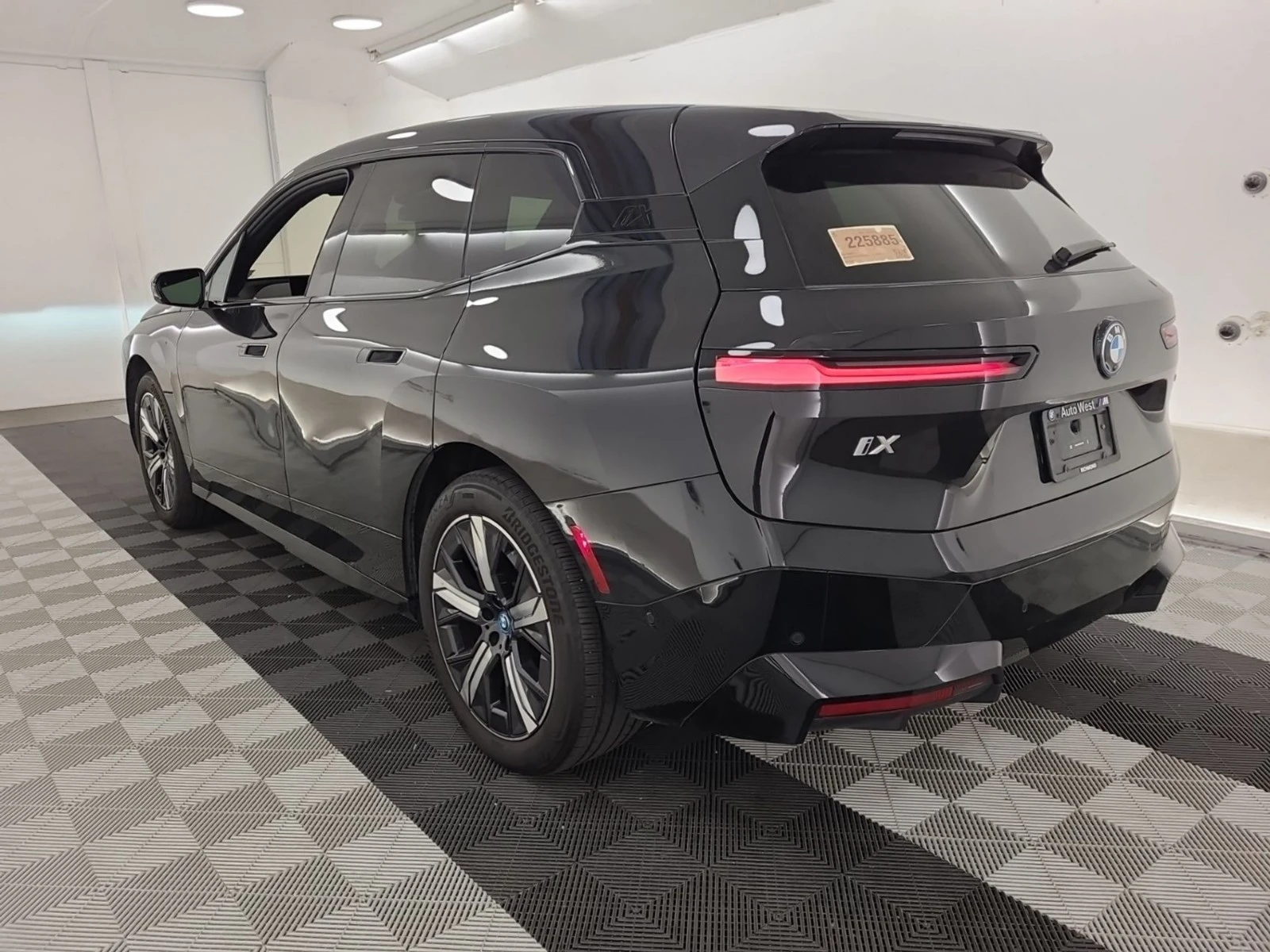 BMW iX eDrive40 ЦЕНА ДО БЪЛГАРИЯ РЕГИСТРАЦИЯ & АВТОКРЕДИТ, снимка 6 - Автомобили и джипове - 55445132