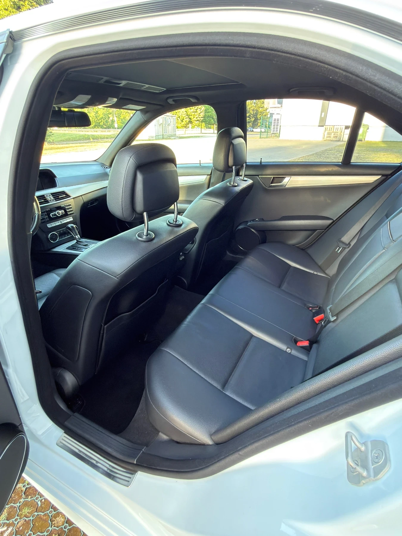 Mercedes-Benz C 350, снимка 10 - Автомобили и джипове - 55588569