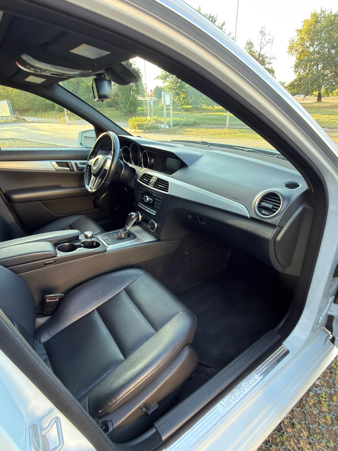 Mercedes-Benz C 350, снимка 12 - Автомобили и джипове - 55588569