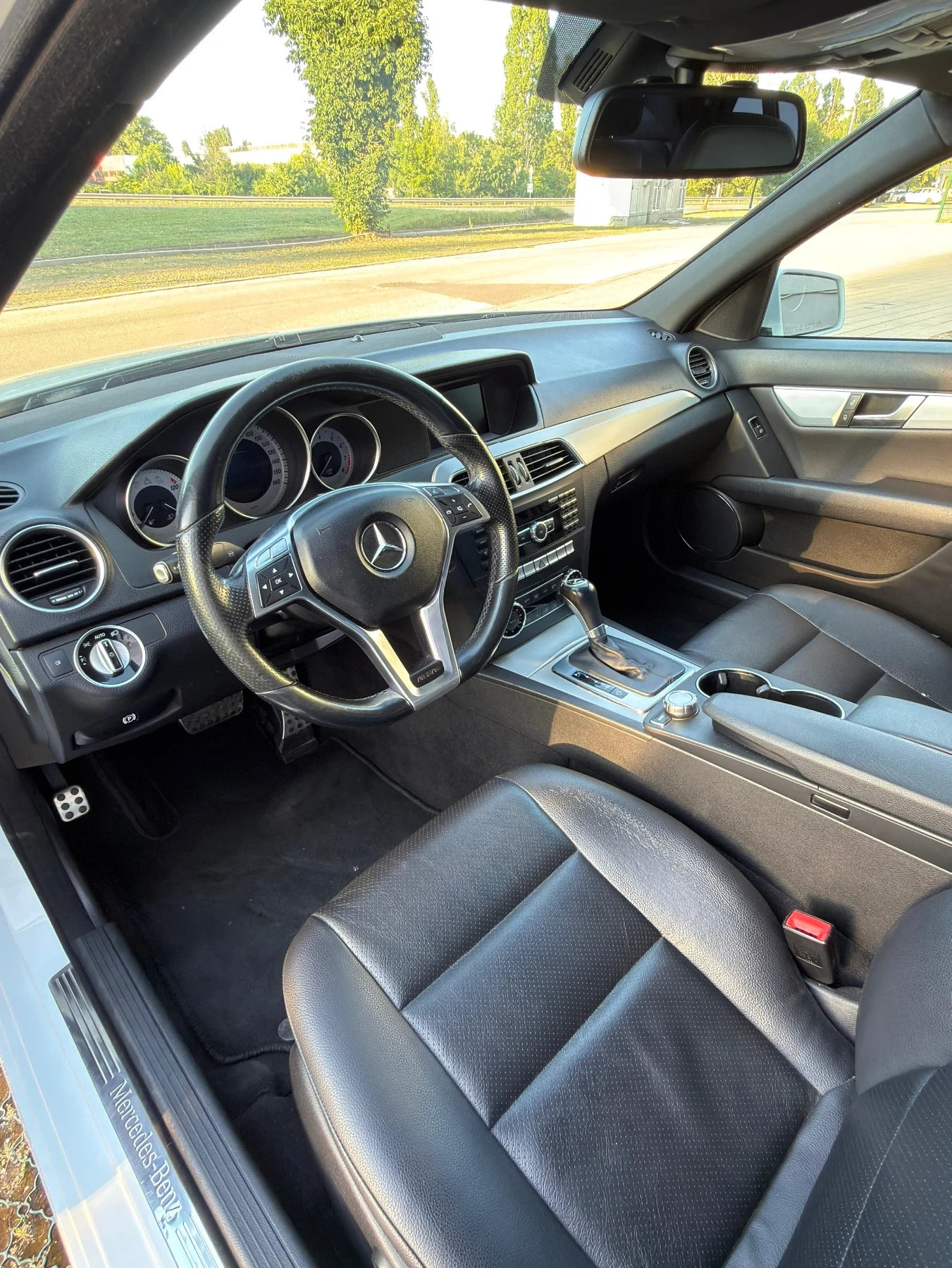 Mercedes-Benz C 350, снимка 9 - Автомобили и джипове - 55588569