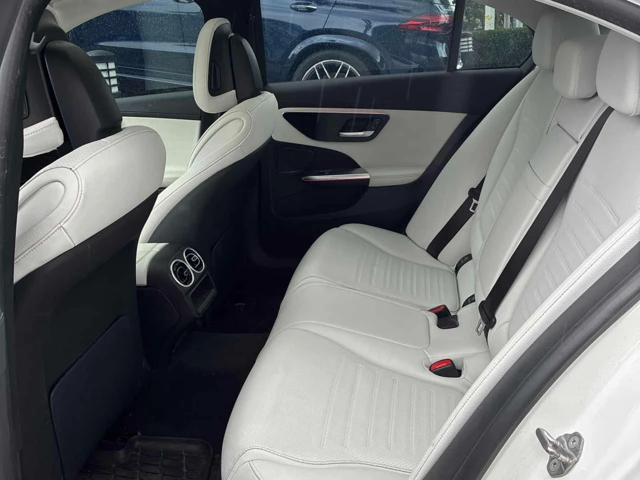 Mercedes-Benz C 300 * CARFAX * ЦЕНА ДО БГ, снимка 11 - Автомобили и джипове - 55608208