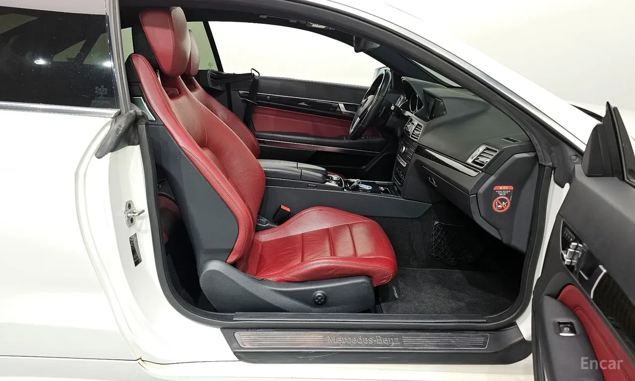 Mercedes-Benz E 200 COUPE , снимка 7 - Автомобили и джипове - 56104696
