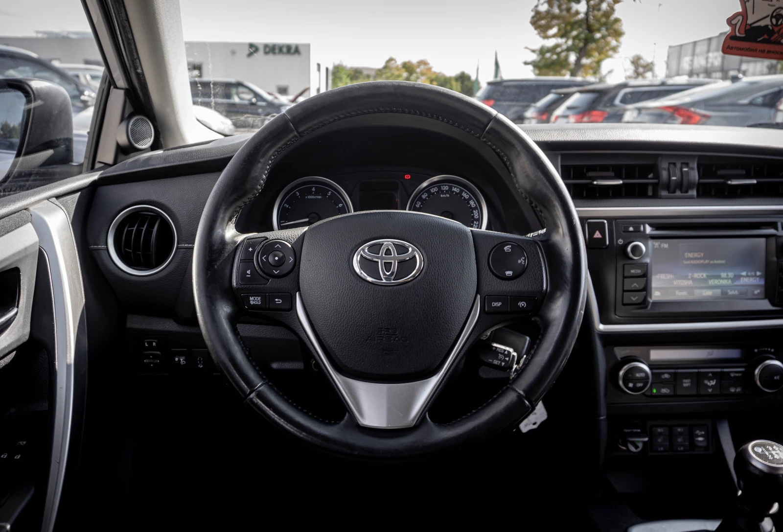 Toyota Auris 1.6 бензин ТОП! С ГАРАНЦИЯ! , снимка 9 - Автомобили и джипове - 56256605