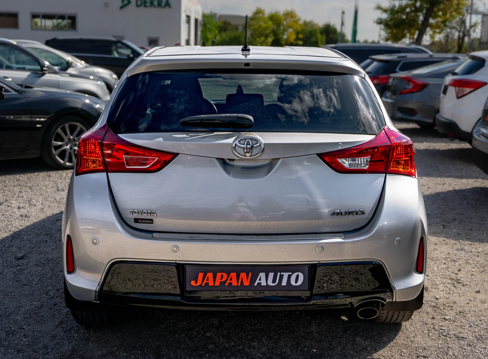 Toyota Auris 1.6 бензин ТОП! С ГАРАНЦИЯ! , снимка 5 - Автомобили и джипове - 56256605