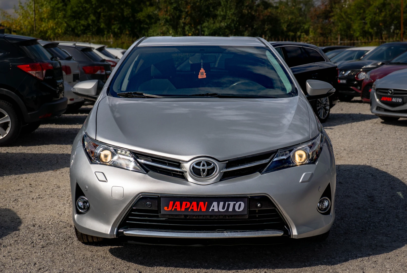 Toyota Auris 1.6 бензин ТОП! С ГАРАНЦИЯ! , снимка 2 - Автомобили и джипове - 56256605