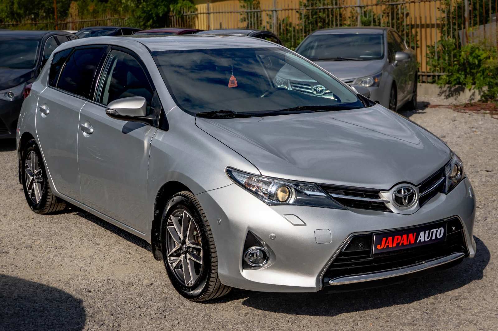 Toyota Auris 1.6 бензин ТОП! С ГАРАНЦИЯ! , снимка 3 - Автомобили и джипове - 56256605