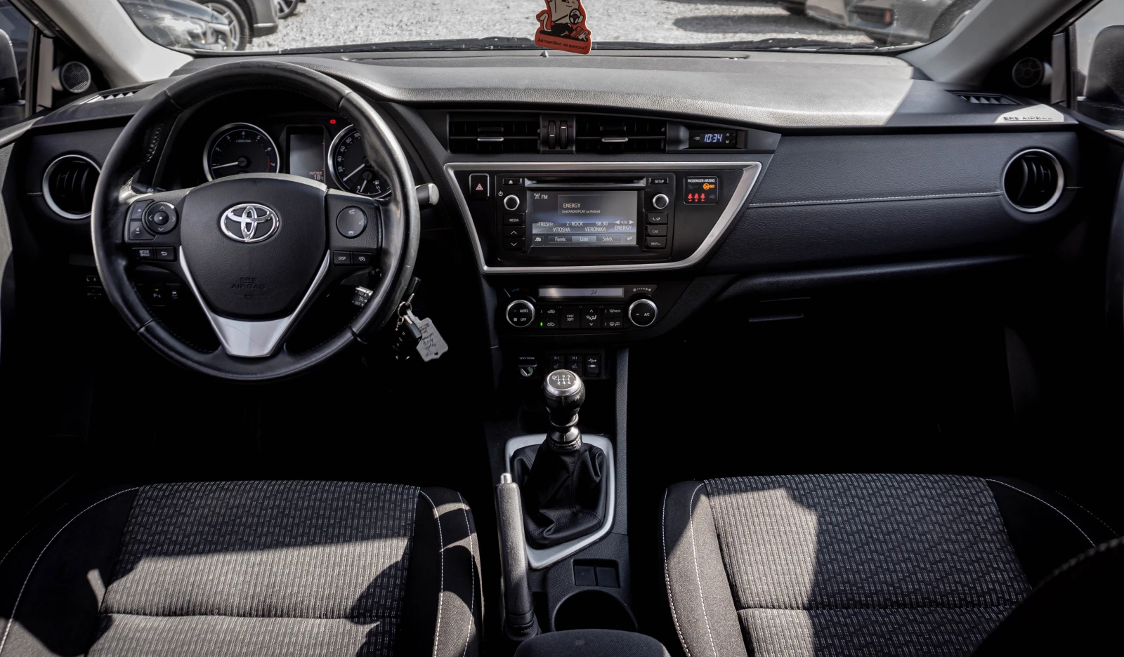 Toyota Auris 1.6 бензин ТОП! С ГАРАНЦИЯ! , снимка 8 - Автомобили и джипове - 56256605