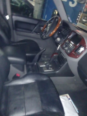Обява за продажба на Mitsubishi Pajero 3.5ГАЗ/Кожа/4х4+ БЛОКАЖИ/ОТЛИЧЕН ~8 750 EUR - изображение 8 | Auto.bg Обява за продажба на Mitsubishi Pajero 3.5ГАЗ/Кожа/4х4+ БЛОКАЖИ/ОТЛИЧЕН ~8 750 EUR - изображение 8