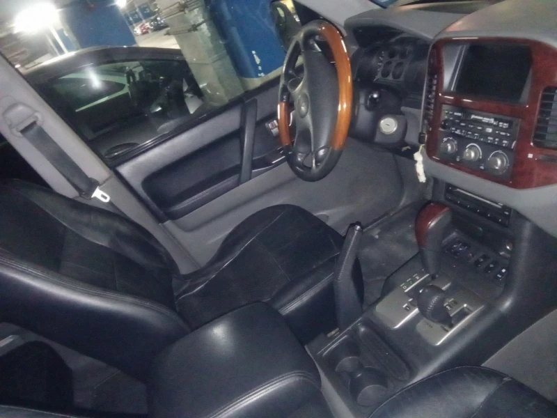 Mitsubishi Pajero 3.5ГАЗ/Кожа/4х4+ БЛОКАЖИ/ОТЛИЧЕН, снимка 13 - Автомобили и джипове - 52118442