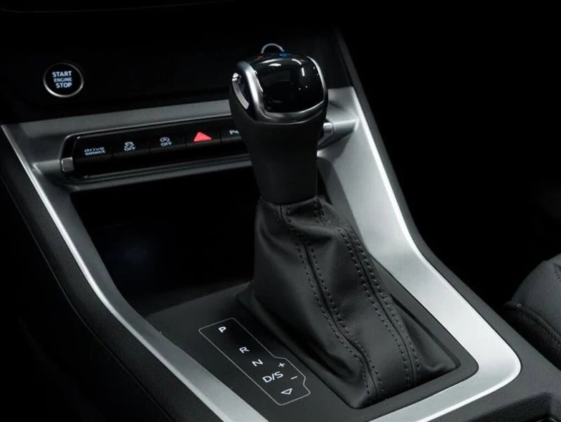 Audi Q3 Premium S Line* 45TFSI* АвтоКредит* (ЦЕНА ДО БГ), снимка 14 - Автомобили и джипове - 52562351