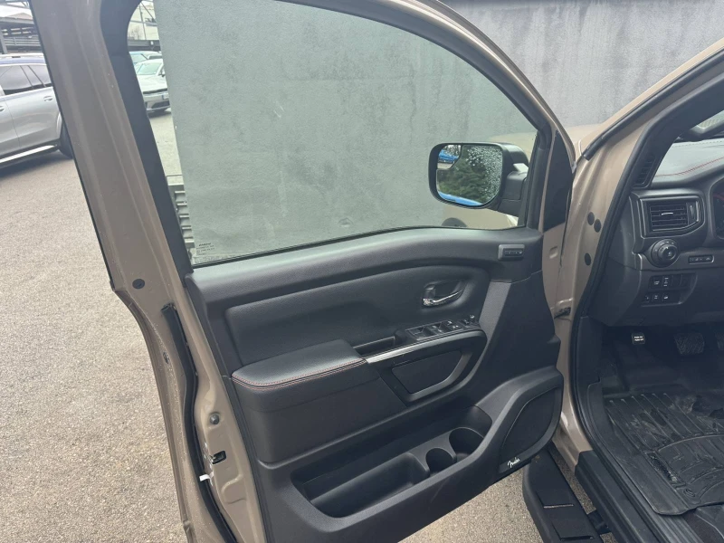 Nissan Titan crew cab PRO-4X 5.6L V8, снимка 8 - Автомобили и джипове - 53009021