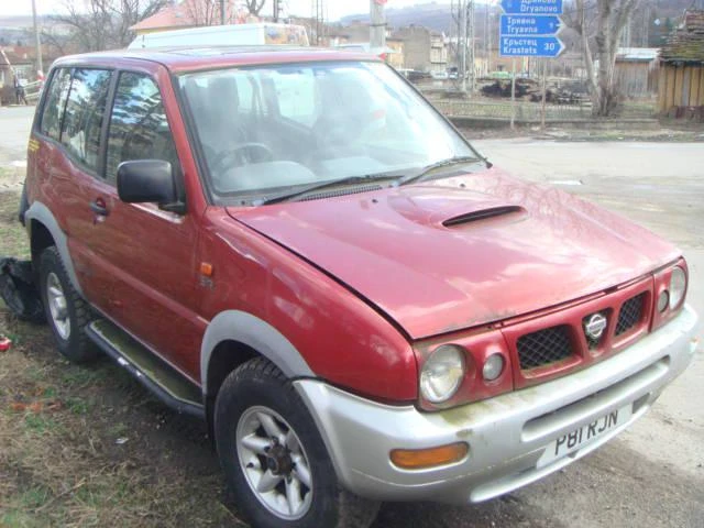 Nissan Terrano 2.4i, снимка 2 - Автомобили и джипове - 46834123