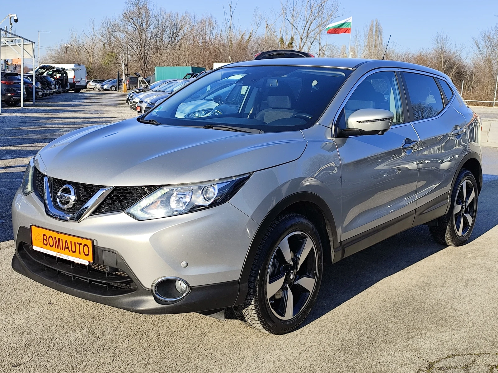 Nissan Qashqai 1.2i* LED* NAVI* EURO6* CAMERA 360* , снимка 1