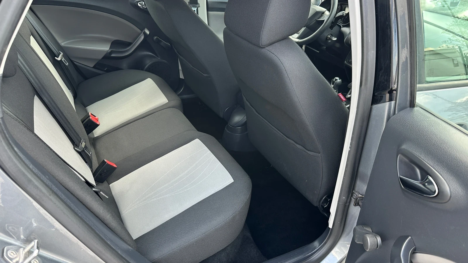 Seat Ibiza 1.6tdi-105 kc евро 5 навигация 154000 км - изображение 9