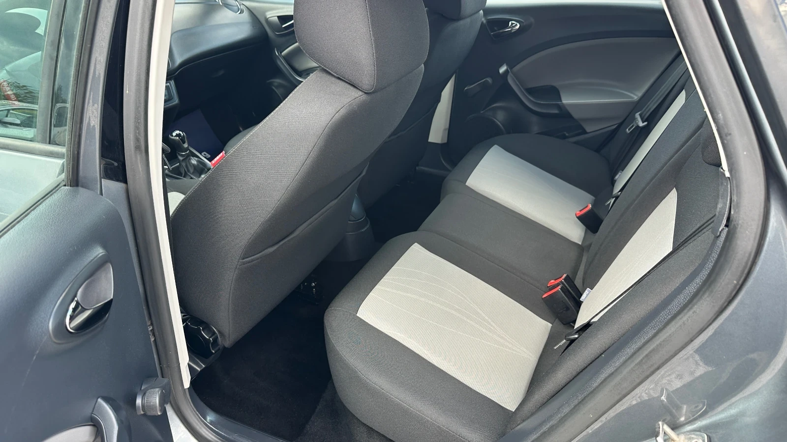 Seat Ibiza 1.6tdi-105 kc евро 5 навигация 154000 км - изображение 8