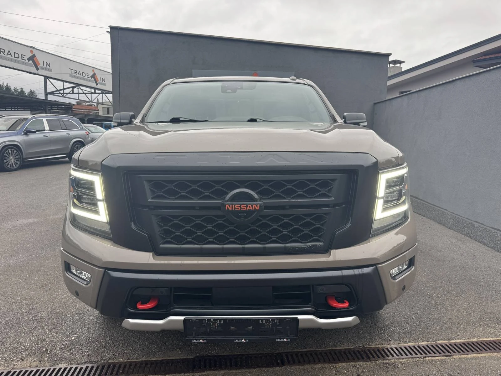 Nissan Titan crew cab PRO-4X 5.6L V8 - изображение 2