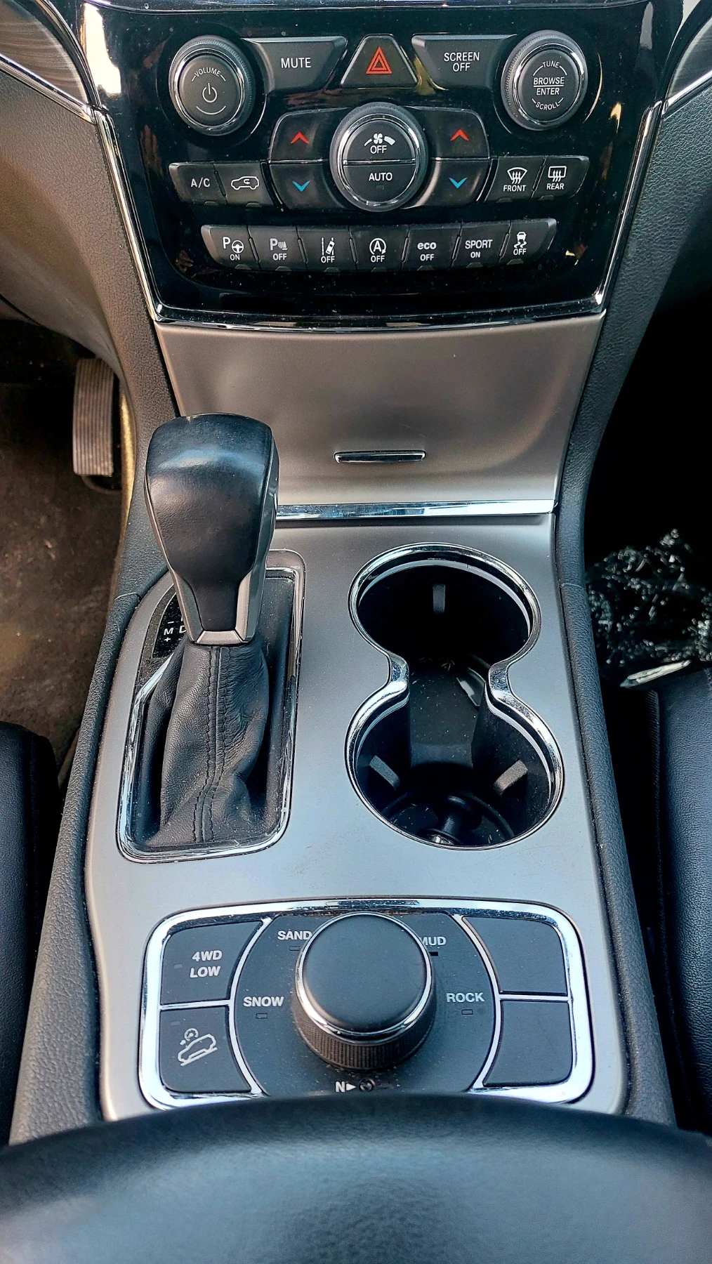 Jeep Grand cherokee 3.0 V6 Limited 4x4, снимка 13 - Автомобили и джипове - 54016830