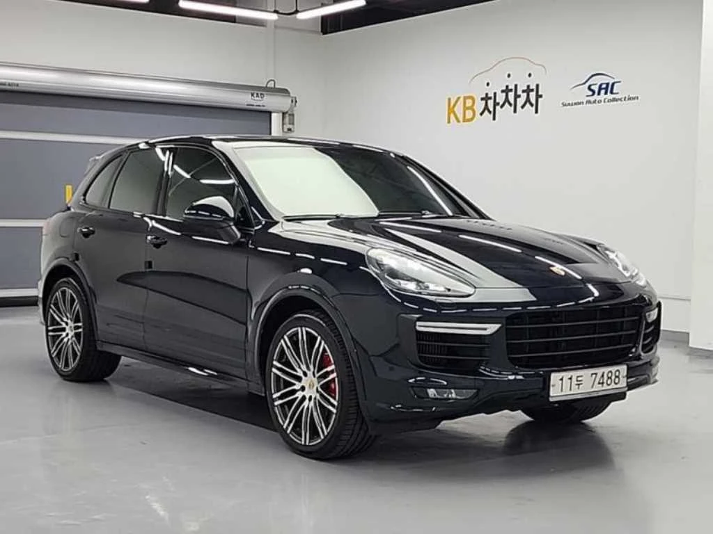 Porsche Cayenne GTS| ПАНО| КАМЕРА| ПОДГРЕВ, снимка 2 - Автомобили и джипове - 54115574
