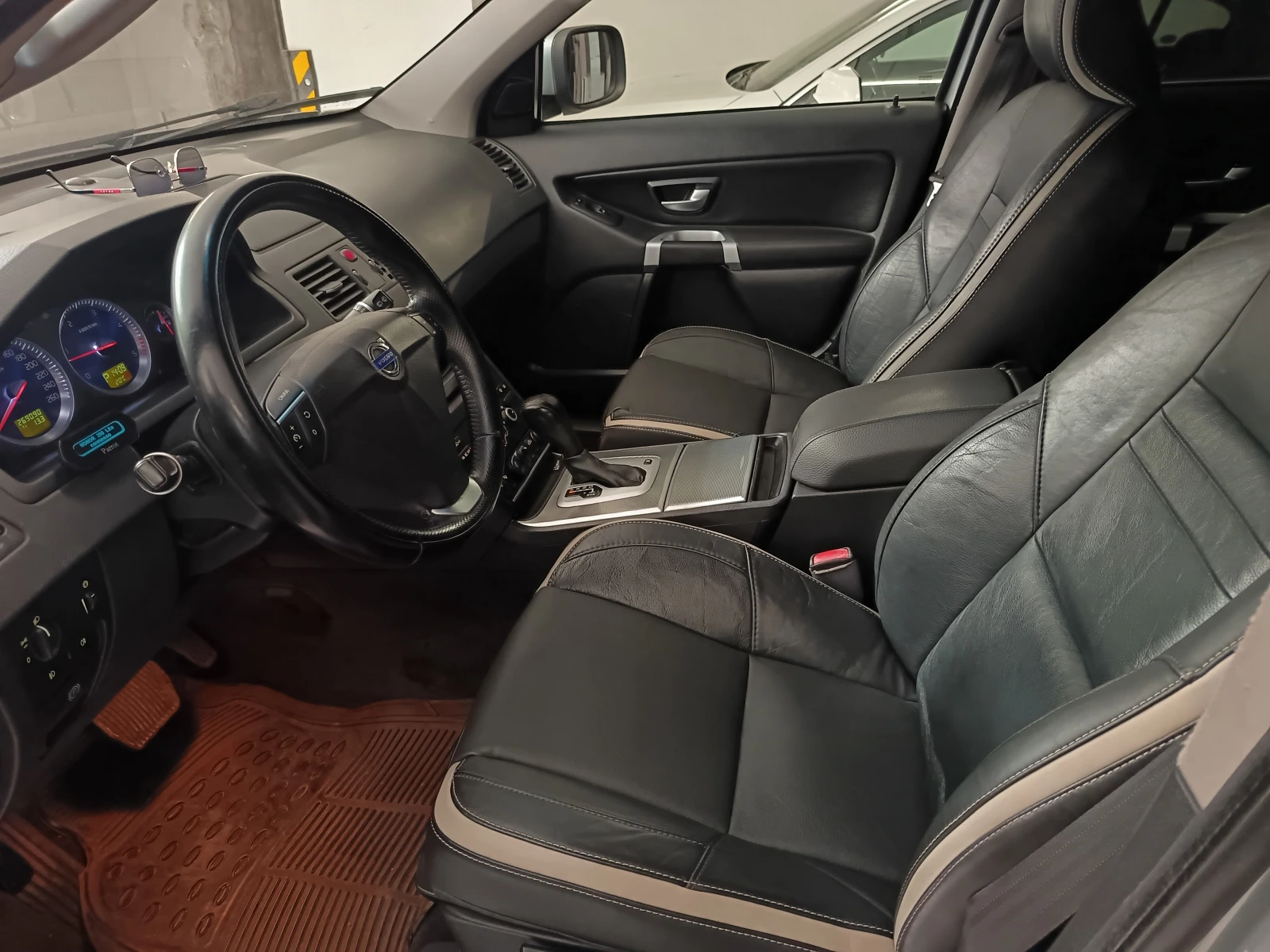 Volvo Xc90 2.4 D5-185к.с. R-design, снимка 11 - Автомобили и джипове - 54433446